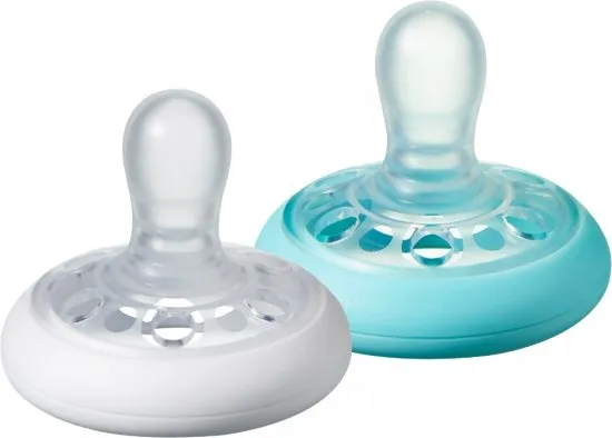 זוג מוצצים 6-18 חודשים Closer to Nature Breast Like – טורקיז לבן – מבית Tommee Tippee