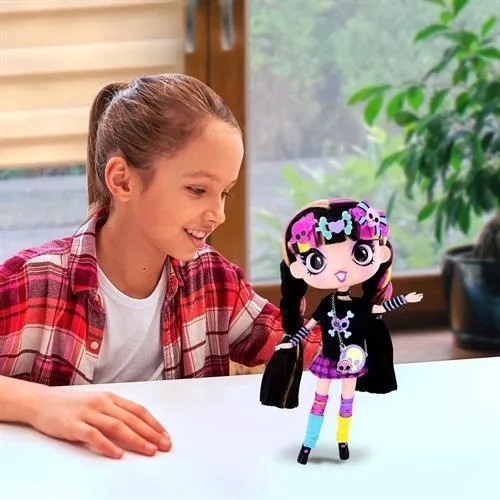 בובת אופנה גותית – 28 ס"מ מבית Decora