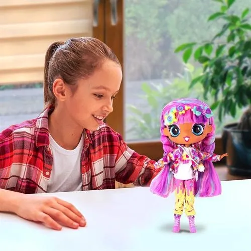 סוויטי – בובת אופנה מתוקה – 28 ס"מ מבית Decora