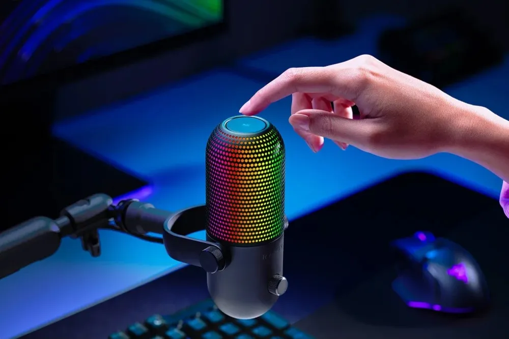 מיקרופון קונדנסר עם תאורת RGB לגיימרים עם תאורת Razer Seiren V3 Chroma – צבע שחור