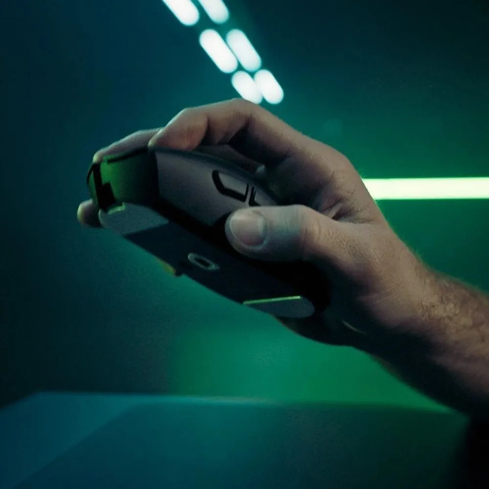 עכבר גיימינג ארגונומי אלחוטי Razer DeathAdder V4 Pro – שחור