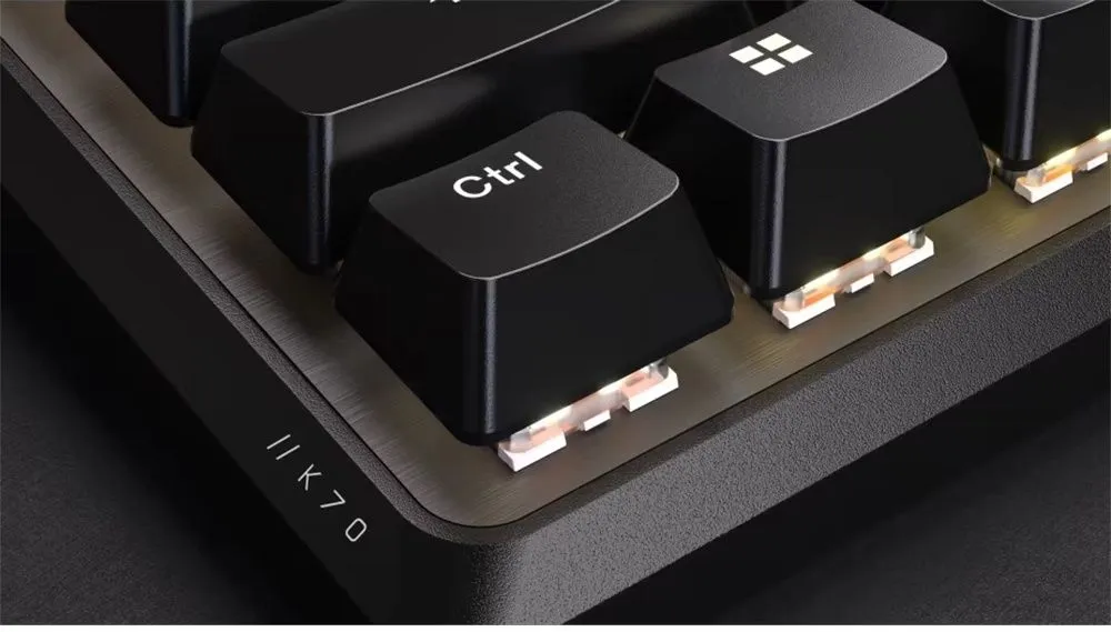 מקלדת מכנית קצרה חוטית Corsair K70 Core TKL RGB