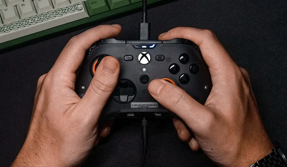 בקר גיימינג חוטי דגם Valor Pro Wired Black מבית SCUF
