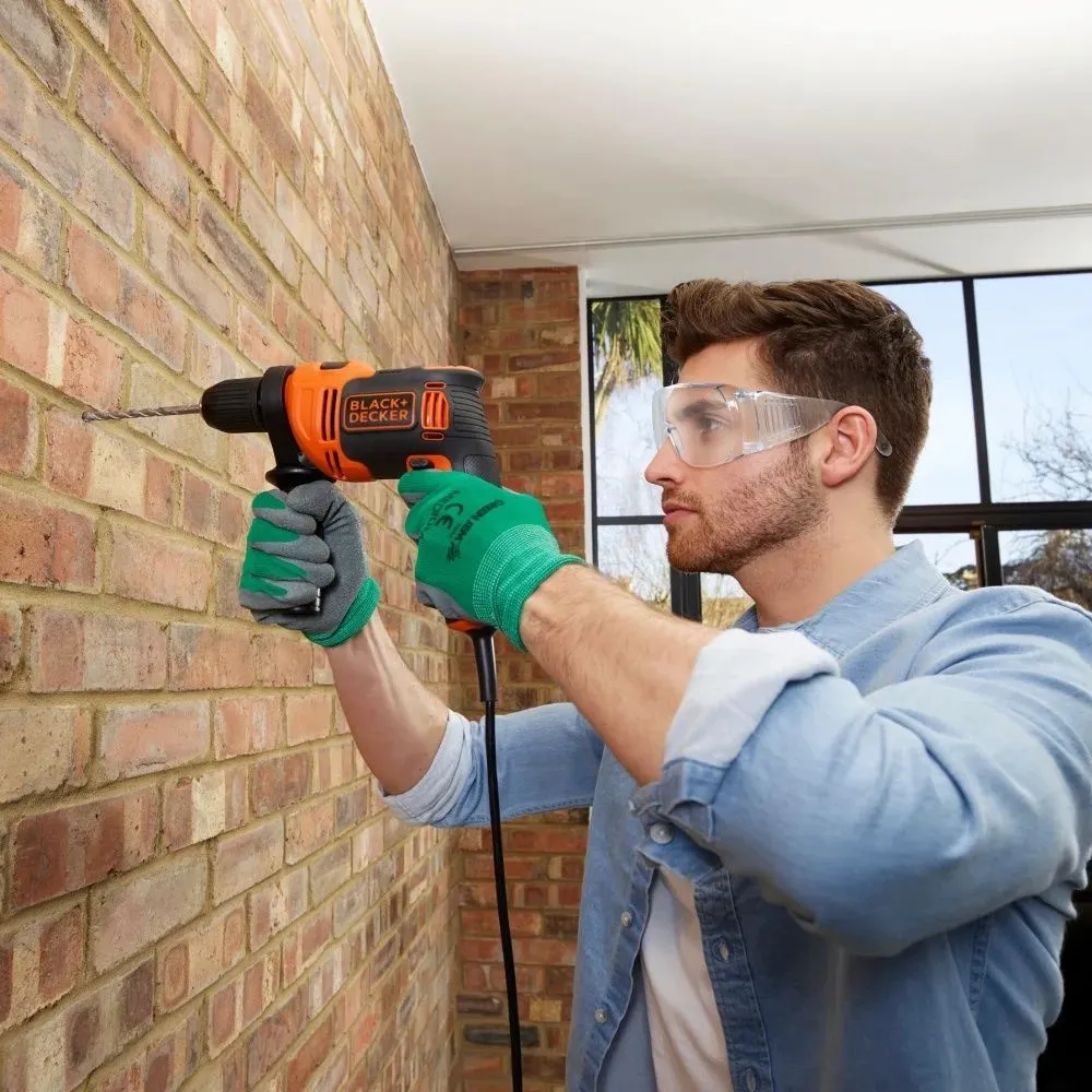 מקדחה חוטית כולל סט 32 אביזרים Black+Decker BEH710SA32-QS 710W