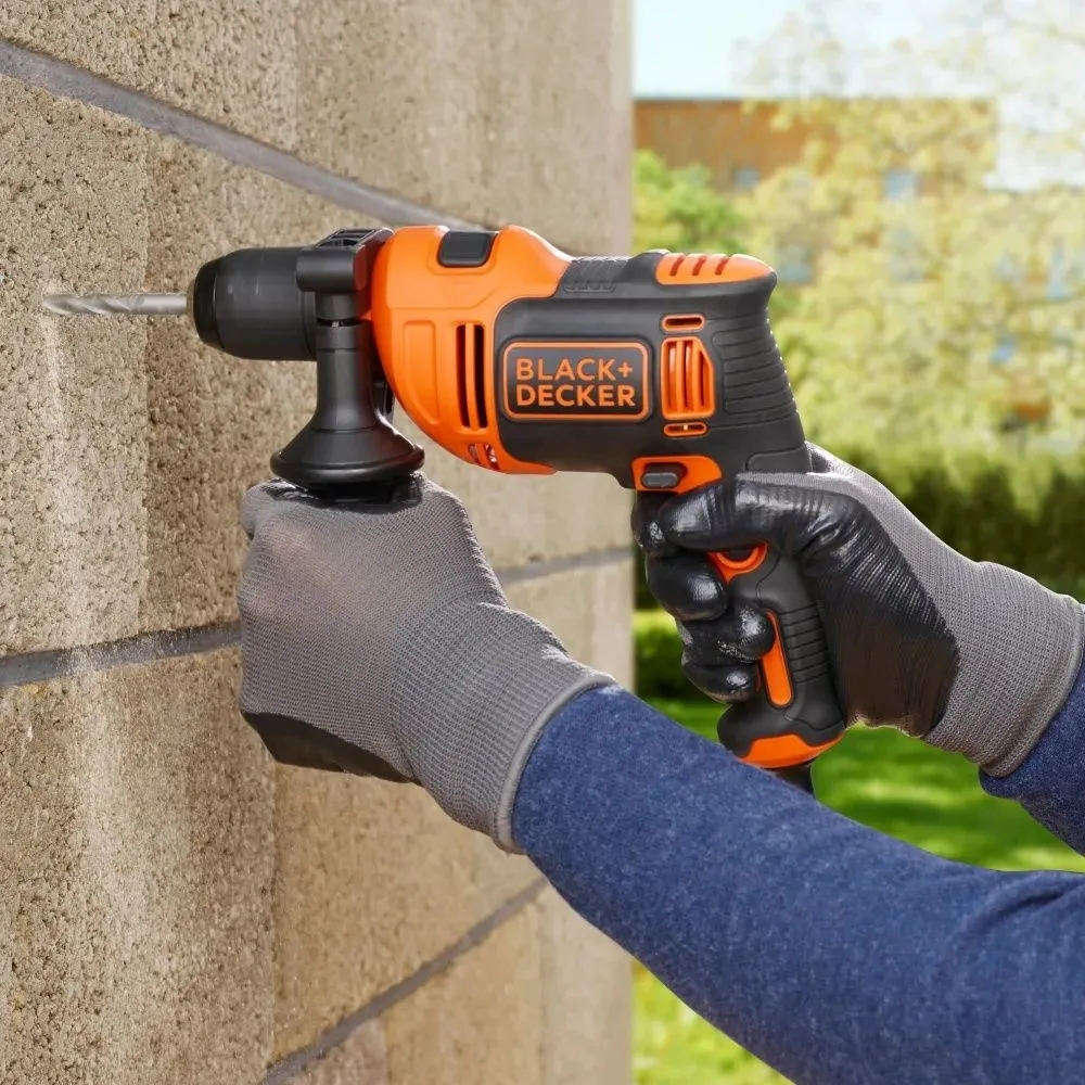 מקדחה חוטית כולל סט 32 אביזרים Black+Decker BEH710SA32-QS 710W