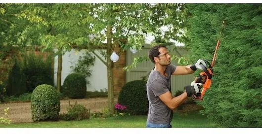 גוזם גדר נטען 50 ס"מ כולל סוללת 2.0Ah ומטען Black+Decker GTC18502PC-QW 18V