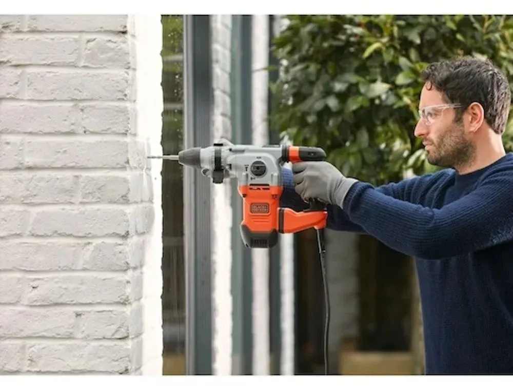 פטישון חשמלי כולל ארגז נשיאה ואביזרים Black+Decker BEHS03K-QS 1250W SDS-Plus