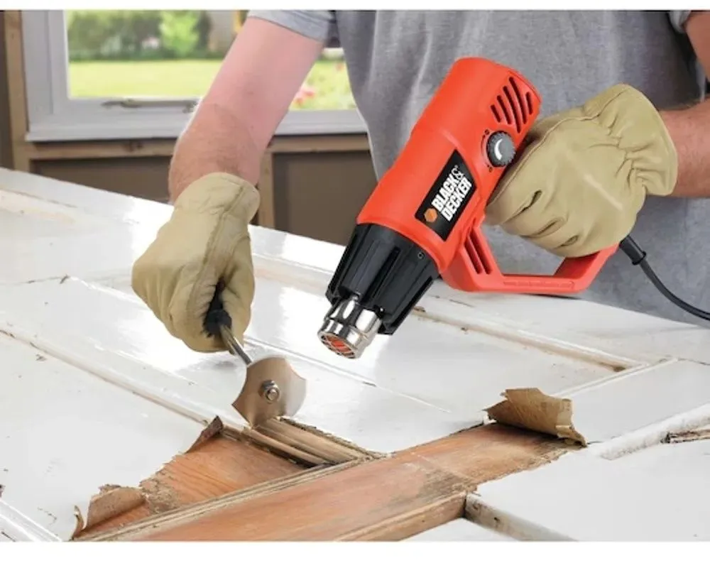 אקדח חום כולל חמישה אביזרים Black+Decker KX2001K-QS 2000W