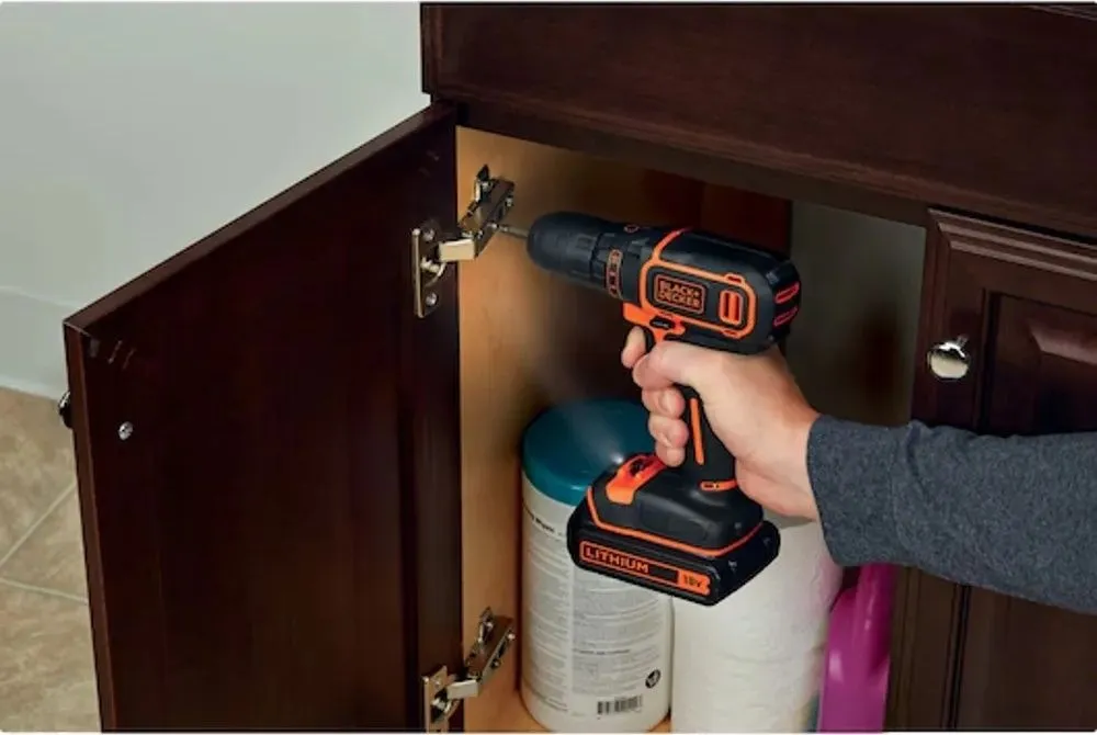 מברגה / מקדחת פוטר 18V + סוללת 1.5Ah + מטען Black+Decker BDCDC18-QW