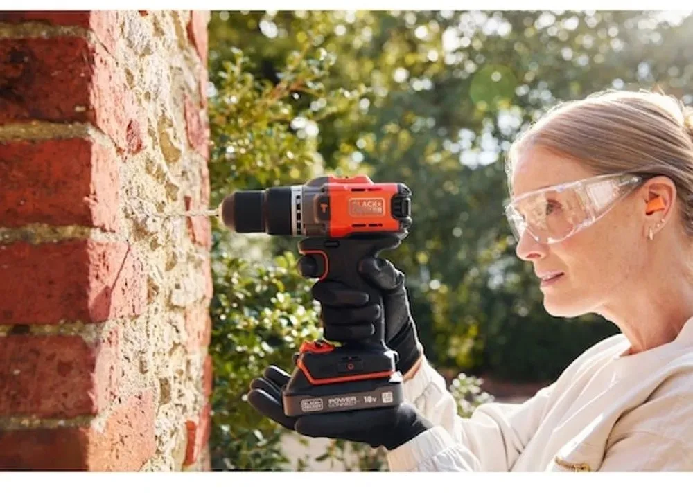 מברגה / מקדחת פוטר רוטטת 18V + סוללת 2Ah + מטען Black+Decker BCD383D1XC-QW