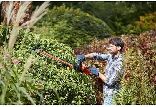 גוזם גדר חיה חשמלי 55 ס"מ Black+Decker BEHTS401 500W