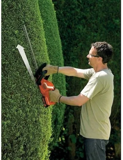 גוזם גדר נטען 45 ס"מ כולל סוללת 2.0Ah ומטען Black+Decker GTC1845L20-QW 18V