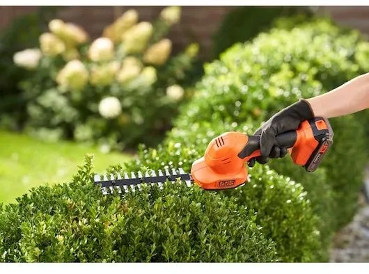 גוזם שיחים נטען כולל סוללת 2.0Ah ומטען Black+Decker BCSS18D1-QW 18V
