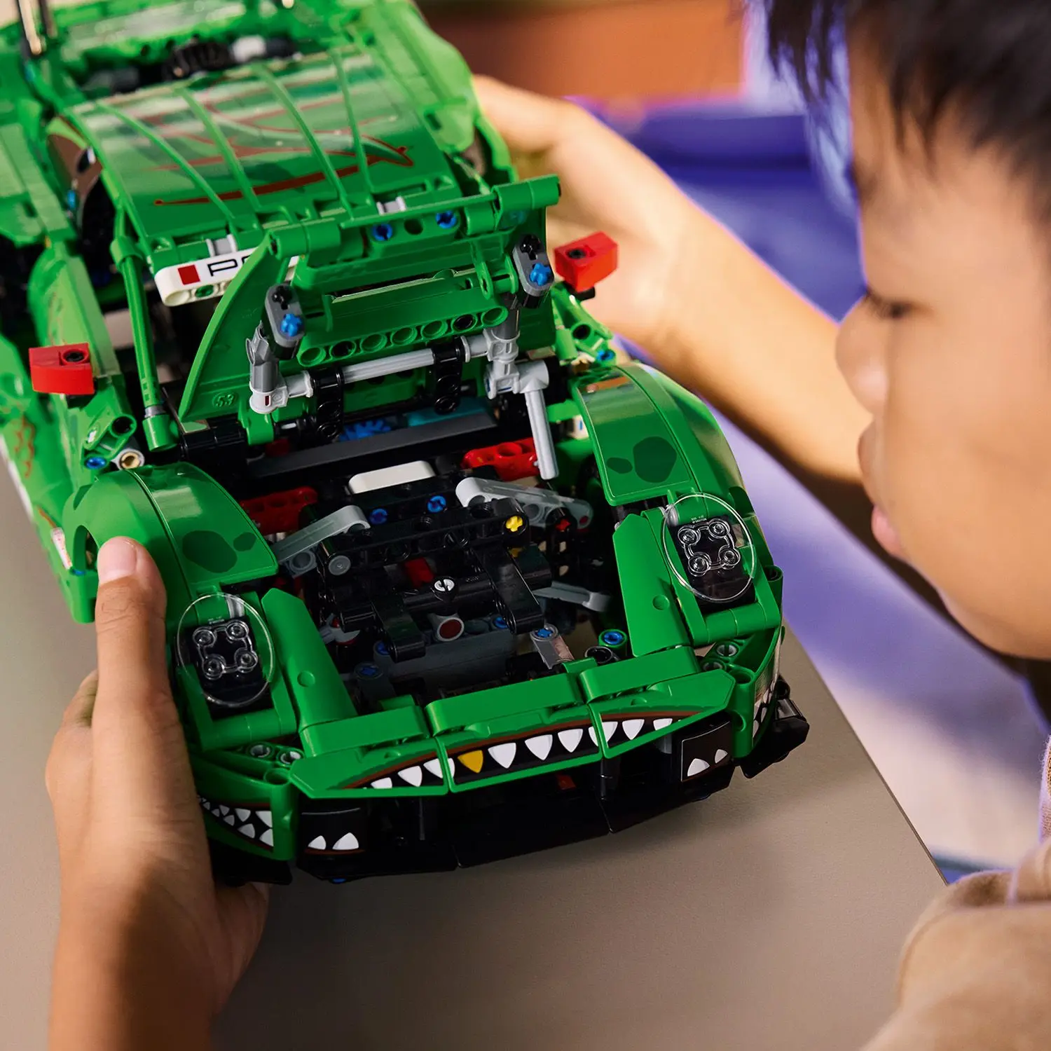 מכונית מרוץ PORSCHE 911 GT3 R REXY AO RACING Lego Technic 42224