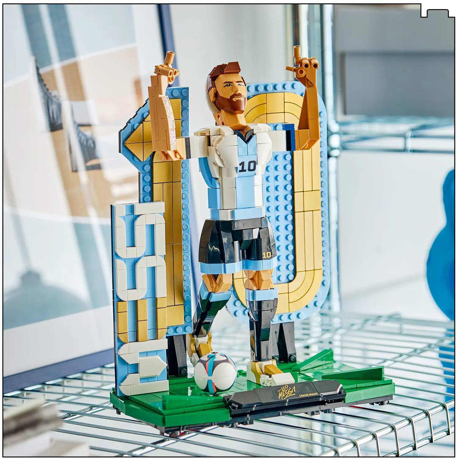 ליונל מסי – אגדת כדורגל Lego Editions 43015