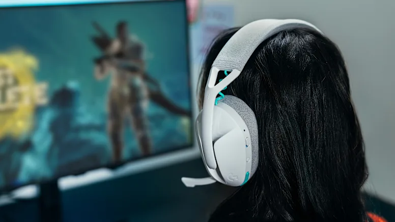 אוזניות גיימינג קשת Over-Ear אלחוטיות עם מיקרופון Logitech G321 Lightspeed – צבע לבן