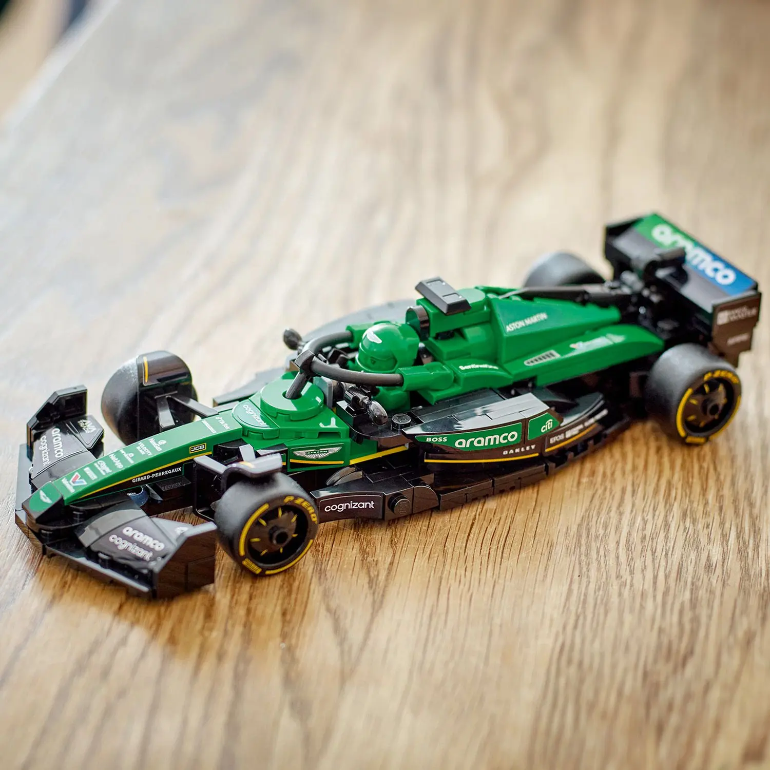 מכונית מרוץ ASTON MARTIN ARAMCO F1 AMR2 Lego Speed Champions 77245