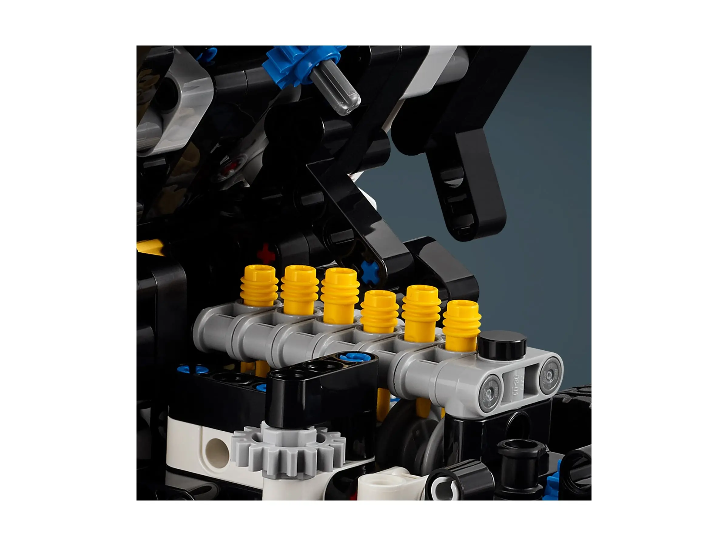 משאית Volvo FMX ומחפר חשמלי Lego Technic 42175