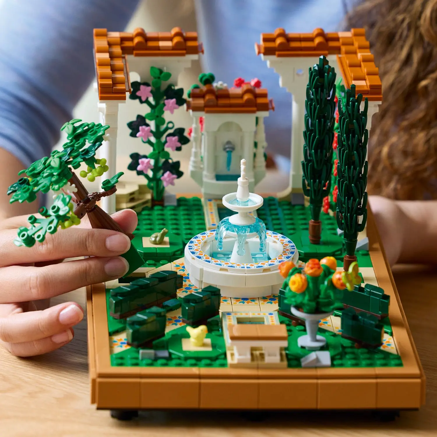גן מזרקה Lego Icons 10359