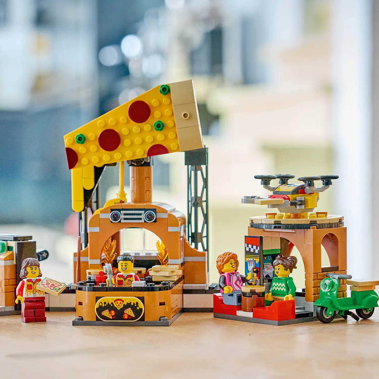חוויית משלוחי פיצות עם כלי רכב Lego City 60496